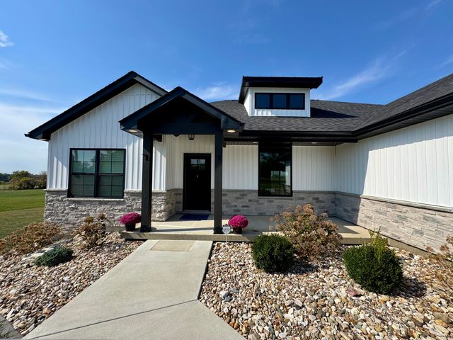 10385 N HWY VV, Columbia, MO 65202