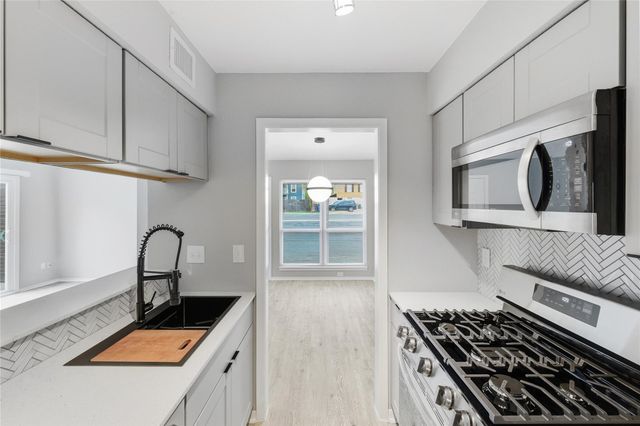 2618 Ektom DR B, Austin, TX 78745