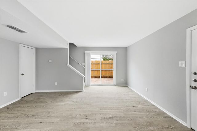 2618 Ektom DR B, Austin, TX 78745