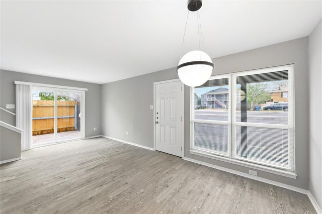 2618 Ektom DR B, Austin, TX 78745