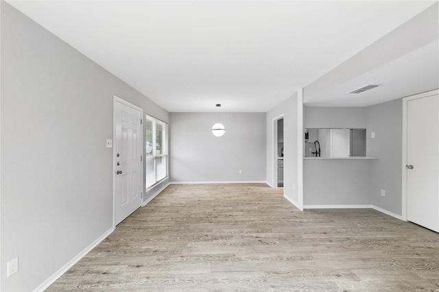 2618 Ektom DR B, Austin, TX 78745