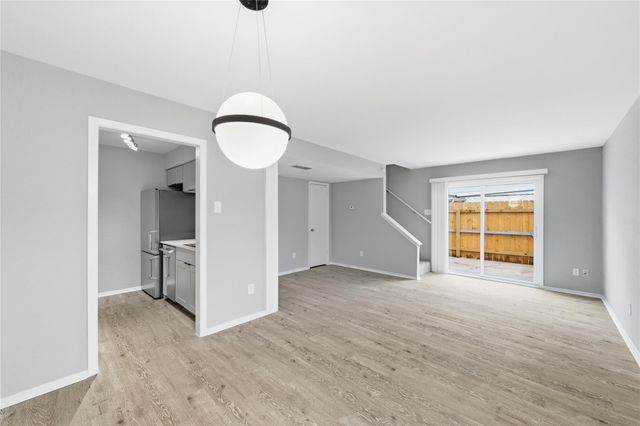 2618 Ektom DR B, Austin, TX 78745