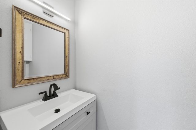 2618 Ektom DR B, Austin, TX 78745