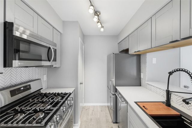 2618 Ektom DR B, Austin, TX 78745