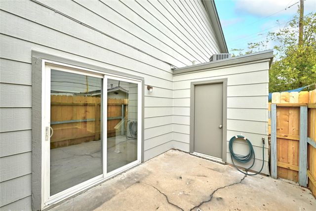 2618 Ektom DR B, Austin, TX 78745