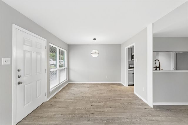 2618 Ektom DR B, Austin, TX 78745