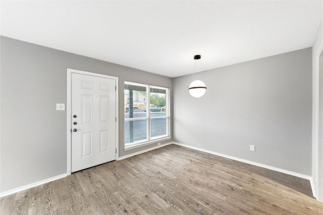 2618 Ektom DR B, Austin, TX 78745