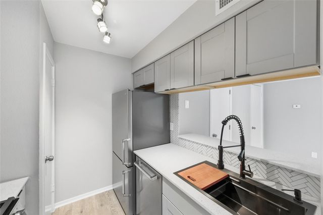 2618 Ektom DR B, Austin, TX 78745