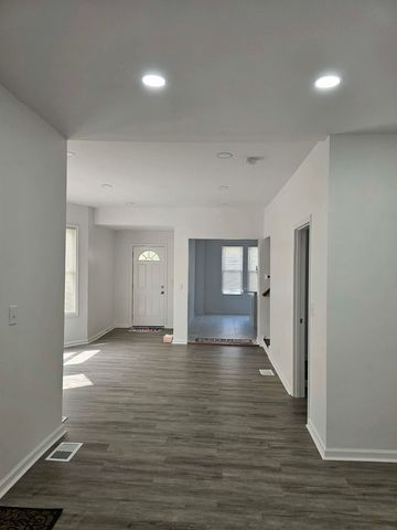 523 S McAlister Avenue, Waukegan, IL 60085