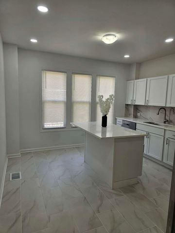 523 S McAlister Avenue, Waukegan, IL 60085