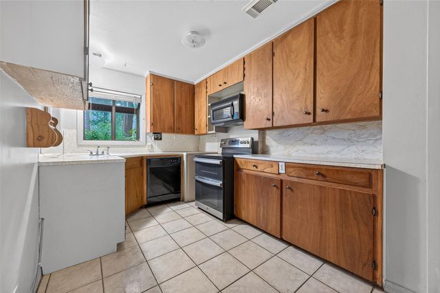 10063 Lake Shore Drive, Montgomery, TX 77316