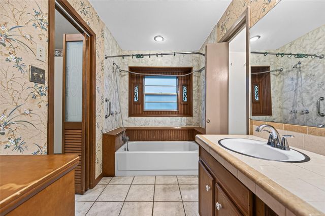 10063 Lake Shore Drive, Montgomery, TX 77316