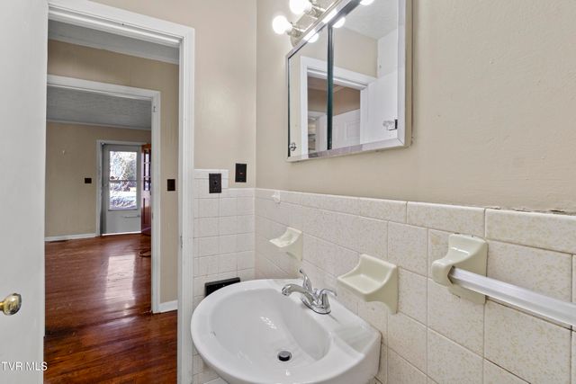 212 Young Street, Johnson City, TN 37601