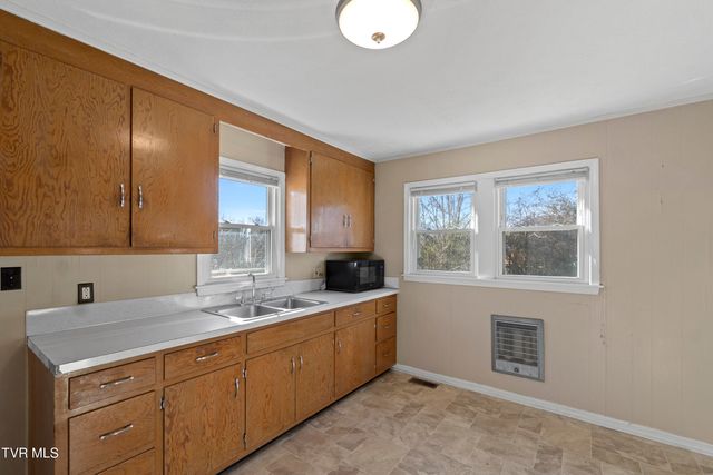 212 Young Street, Johnson City, TN 37601