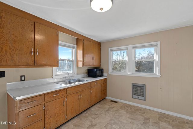 212 Young Street, Johnson City, TN 37601