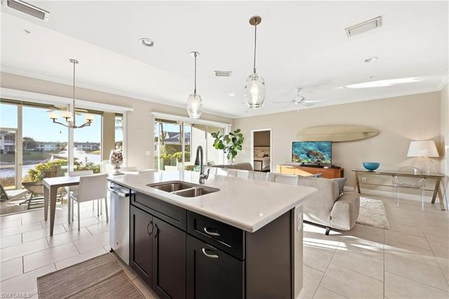 6980 Avalon CIR # 1102, Naples, FL 34112