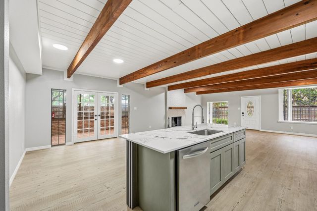 5382 Brownway Street D39, Houston, TX 77056