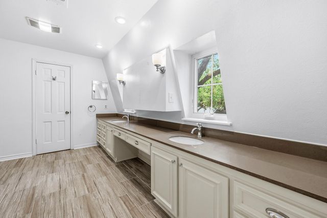 5382 Brownway Street D39, Houston, TX 77056