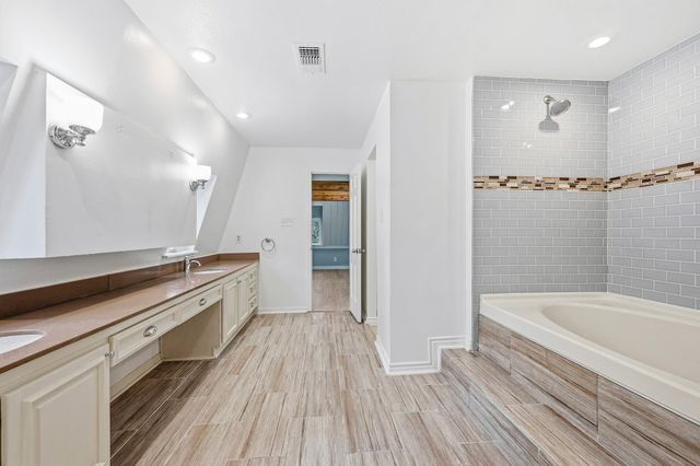 5382 Brownway Street D39, Houston, TX 77056