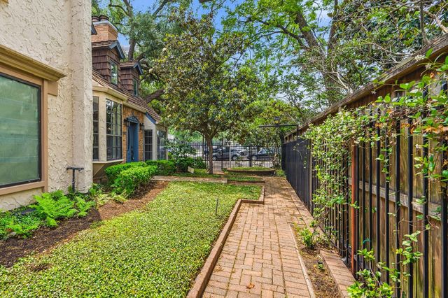 5382 Brownway Street D39, Houston, TX 77056