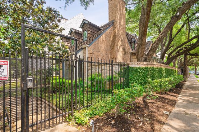 5382 Brownway Street D39, Houston, TX 77056