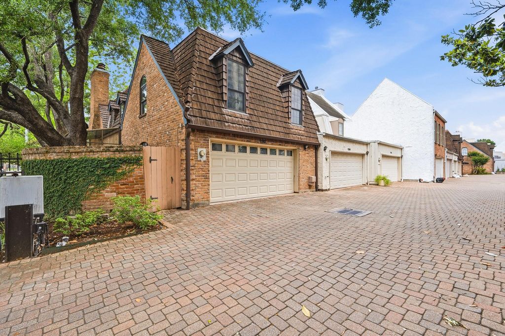 5382 Brownway Street D39, Houston, TX 77056