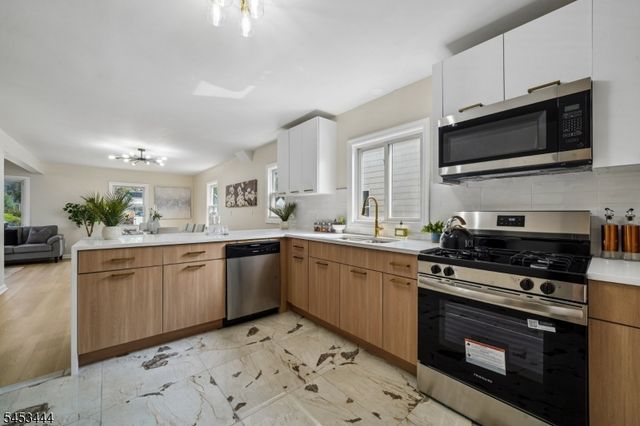 124 Woodruff Pl, Hillside Twp., NJ 07205