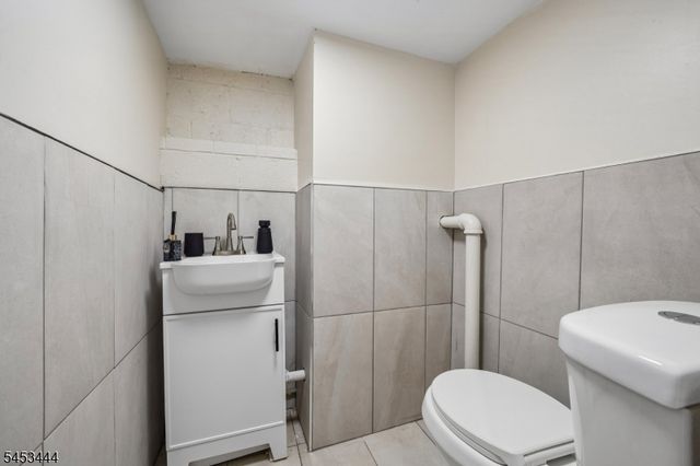 124 Woodruff Pl, Hillside Twp., NJ 07205