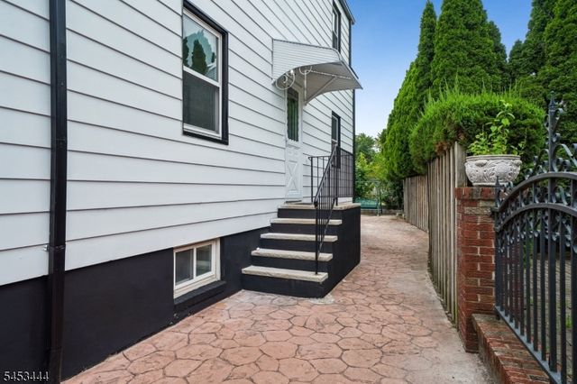 124 Woodruff Pl, Hillside Twp., NJ 07205