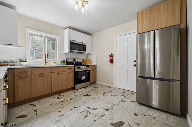 124 Woodruff Pl, Hillside Twp., NJ 07205