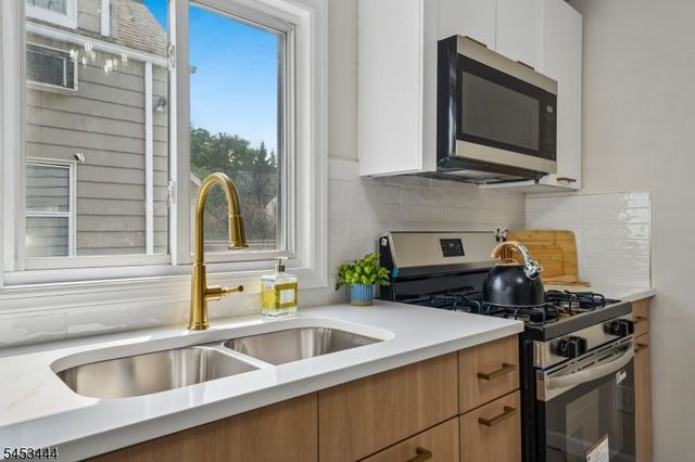 124 Woodruff Pl, Hillside Twp., NJ 07205