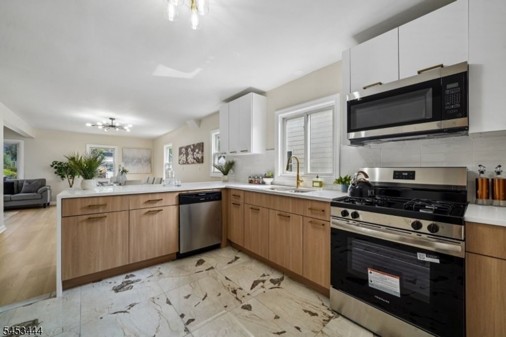 124 Woodruff Pl, Hillside Twp., NJ 07205 — photo 4