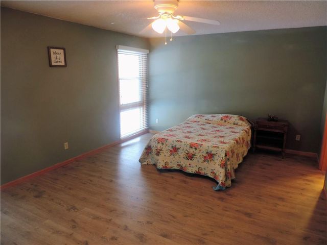 12310 E 43rd Street S B10, Independence, MO 64055