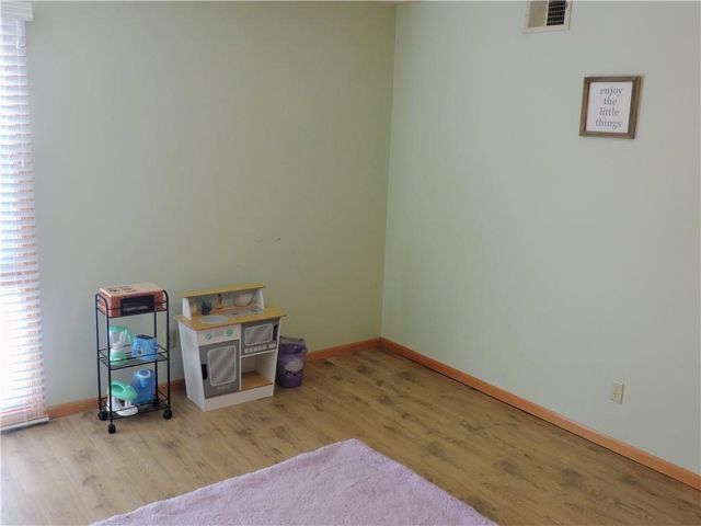 12310 E 43rd Street S B10, Independence, MO 64055