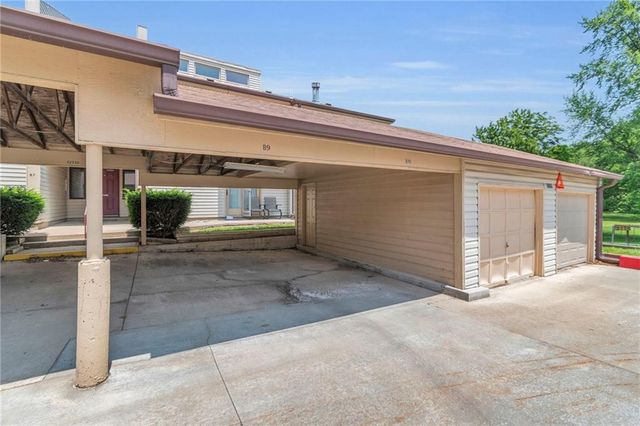 12310 E 43rd Street S B10, Independence, MO 64055