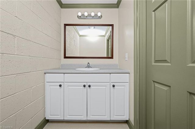 5400 Dartmoor Street, Winston-salem, NC 27106