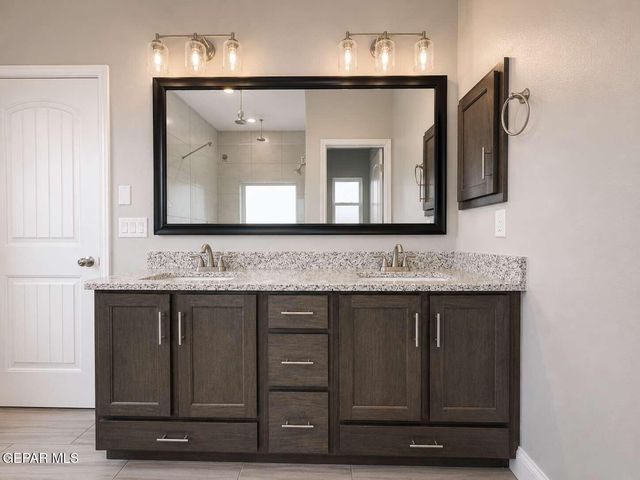 624 W LA ENTRADA Circle, Sunland Park, NM 88063