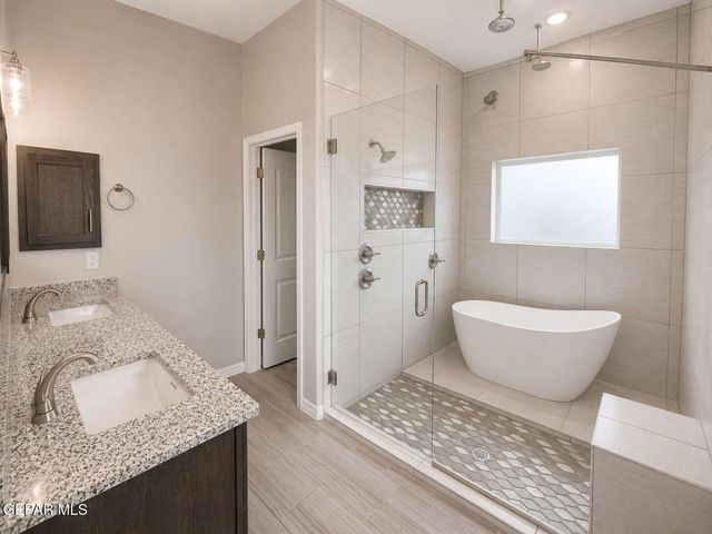 624 W LA ENTRADA Circle, Sunland Park, NM 88063