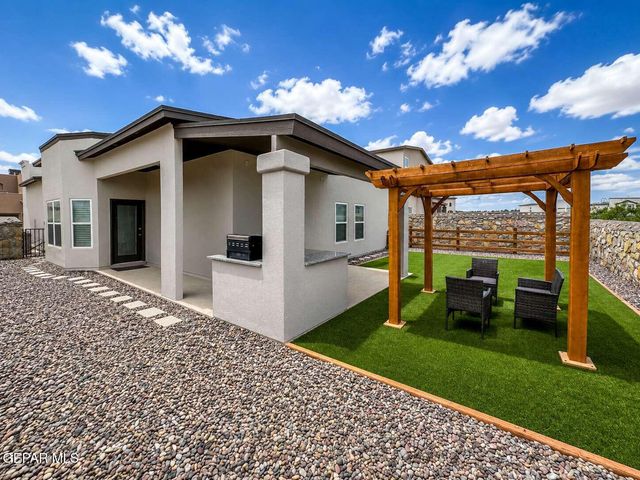 624 W LA ENTRADA Circle, Sunland Park, NM 88063