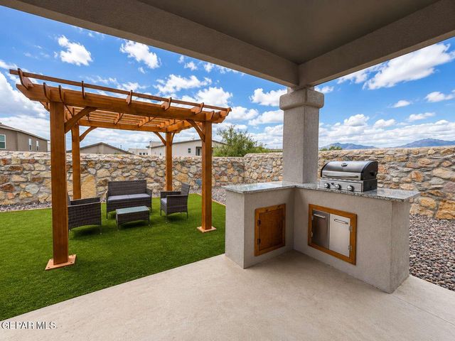 624 W LA ENTRADA Circle, Sunland Park, NM 88063