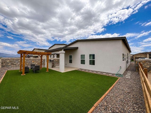 624 W LA ENTRADA Circle, Sunland Park, NM 88063