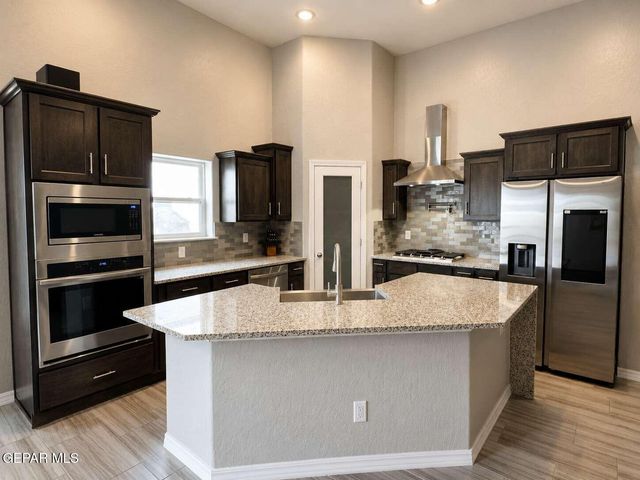 624 W LA ENTRADA Circle, Sunland Park, NM 88063