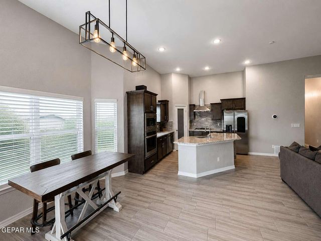 624 W LA ENTRADA Circle, Sunland Park, NM 88063