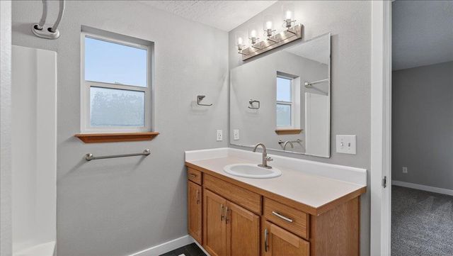 728 E Joshua Dr, Medical Lake, WA 99022