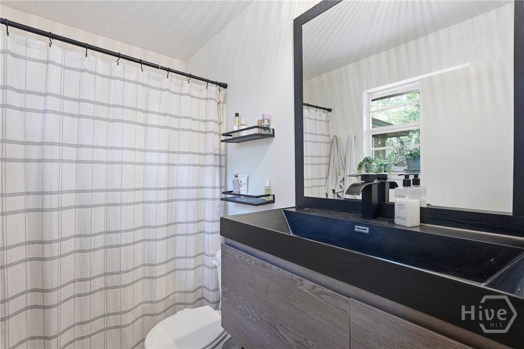Image 15 of property listing at 607 Leaning Oaks Drive, Savannah, GA 31410