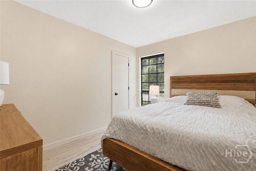 Image 16 of property listing at 607 Leaning Oaks Drive, Savannah, GA 31410