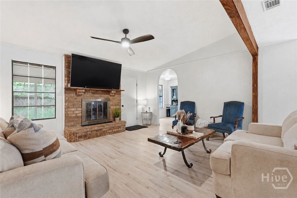 Image 5 of property listing at 607 Leaning Oaks Drive, Savannah, GA 31410