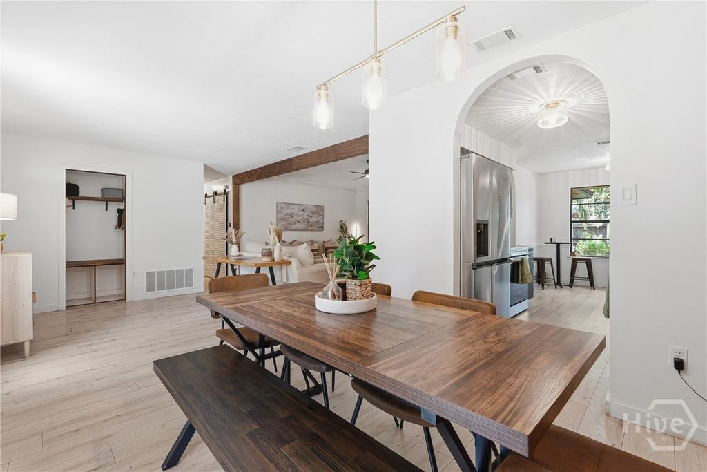Image 6 of property listing at 607 Leaning Oaks Drive, Savannah, GA 31410