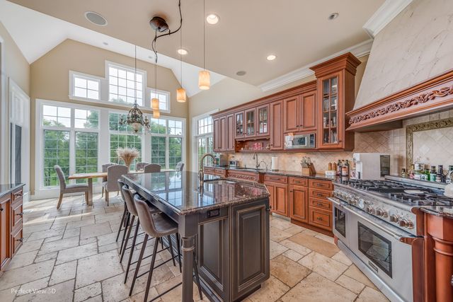 1235 MACALPIN Drive, Inverness, IL 60010