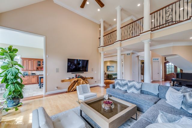 1235 MACALPIN Drive, Inverness, IL 60010